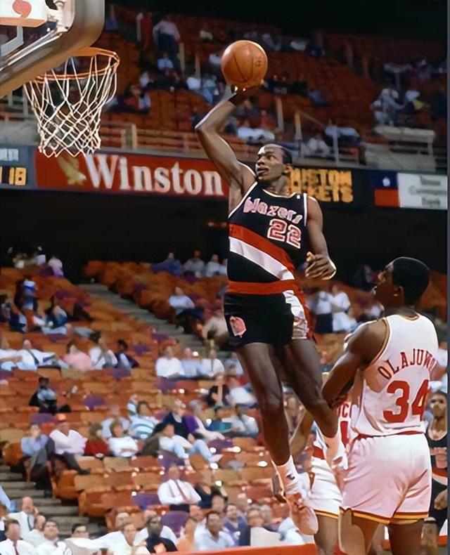 哈登麦迪总得分（75年来NBA十大得分后卫）(5)