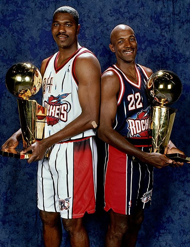 哈登麦迪总得分（75年来NBA十大得分后卫）(4)