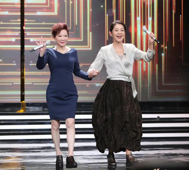 中年萧蔷的丰腴型身材(年过50身材依旧火辣的女星)(8)