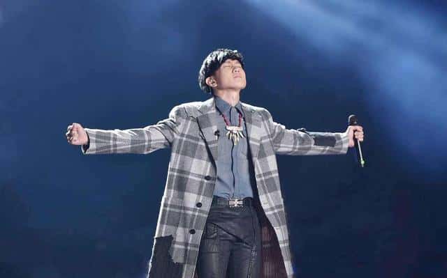 唱歌怎么改变用喉咙发音（三分钟改掉用喉咙唱歌）