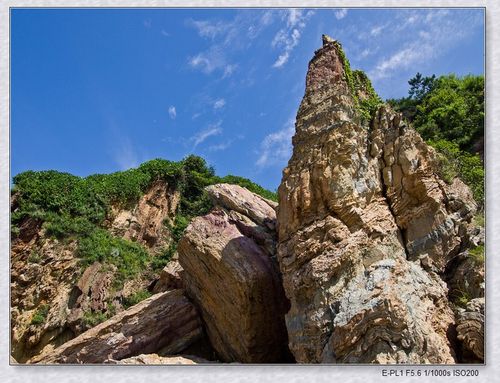 2.金石滩国家森林公园是国家4A级旅游景区，金石滩国家地质公园是中国地质公园中第一个国家地质公园。