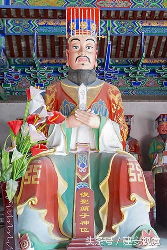 孔庙四配十二哲、七十九贤人、七十七先儒,100多人陪祭他一个