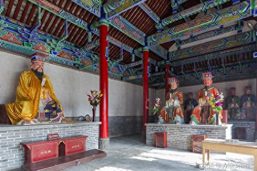 孔庙四配十二哲、七十九贤人、七十七先儒,100多人陪祭他一个