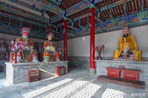 孔庙四配十二哲、七十九贤人、七十七先儒,100多人陪祭他一个