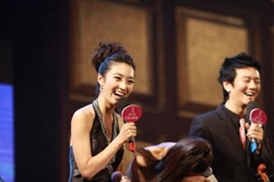 ​她是国脚杜威的前女友，何卿近照，散发着时尚的气息和高雅的气质