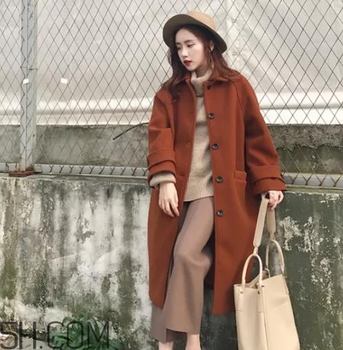 焦糖色风衣搭配什么鞋子？焦糖色风衣搭配什么袜子