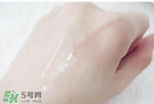 美容液是化妆水吗?美容液和化妆水的区别 美容液是化妆水吗?美容液和化妆水的区别
