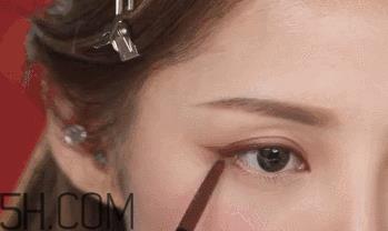 V型眼线怎么画？V型眼线画好美到冒泡