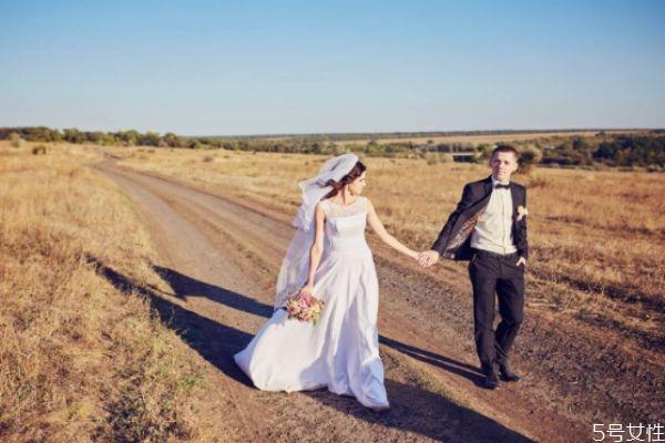 暧昧属于婚外情吗 暧昧和出轨有区别吗 暧昧属于婚外情吗 暧昧和出轨有区别吗