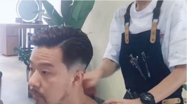 网红“面筋哥”剪了头发,前后差距太大,网友:变帅了!