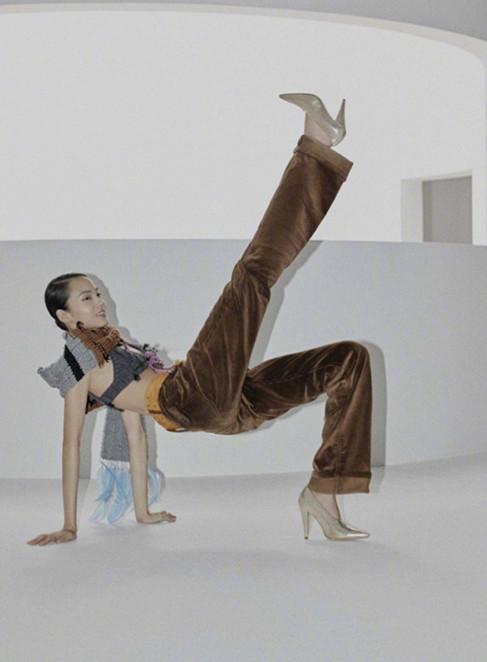 《芳华》破10亿,钟楚曦晒泳装照,这长腿可以 媲美超模雎晓雯了