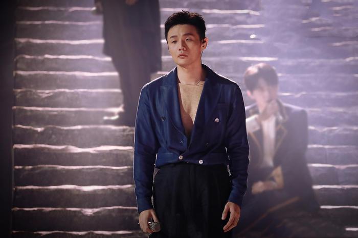 《青春有你》合作舞台蔡依林嘉羿互动惊艳全场,李荣浩衣服成亮点