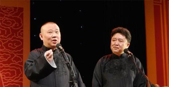 何炅44岁,吴彦祖44岁,刘恺威44岁,而他45岁却像他们爹
