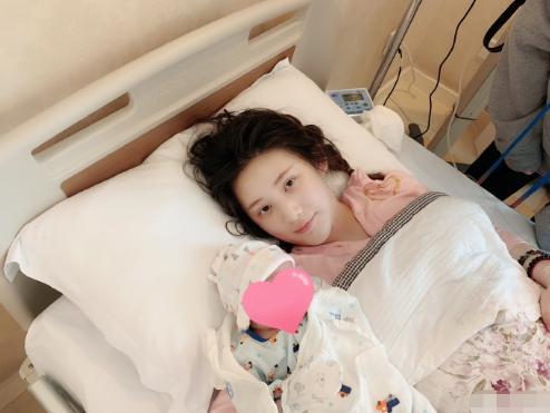 《奇葩说》马剑越宣布得子,老公张杰在旁细心照顾,一家人好甜蜜