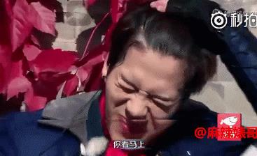 奚梦瑶一摔与赌王儿子何猷君谈起恋爱，网友却想起了她和王嘉尔