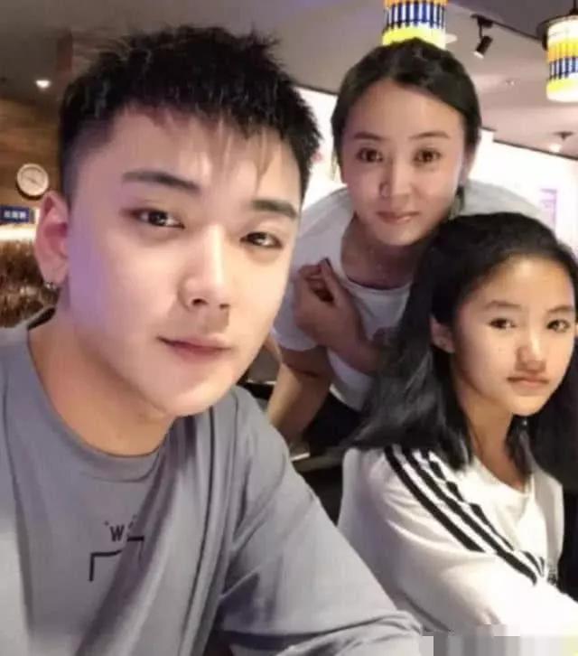 《变形计》让人羡慕的女孩子，被阔太认作女儿，被哥哥宠成公主