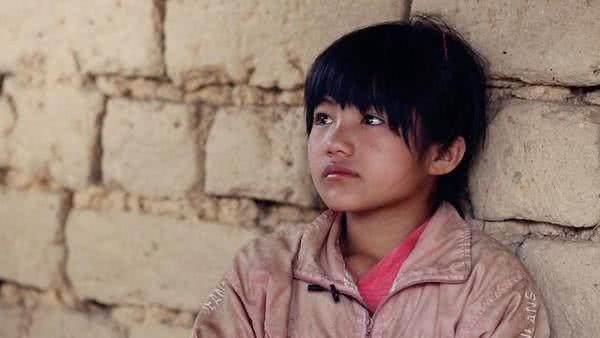 《变形计》让人羡慕的女孩子，被阔太认作女儿，被哥哥宠成公主