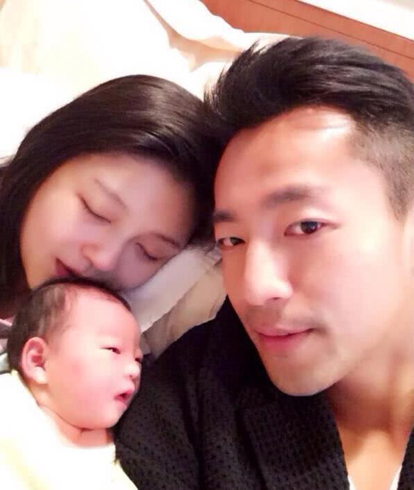同一天娱乐圈三女星报喜讯,结婚生女,她为生第三胎有点惨!
