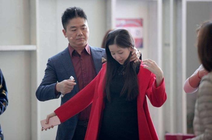 王思聪点赞刘强东致歉发文，他或赞“奶茶妹变抹茶妹”说法成真