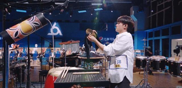 《明日之子》最强导师阵容,周震南追星成功:没想到他能来