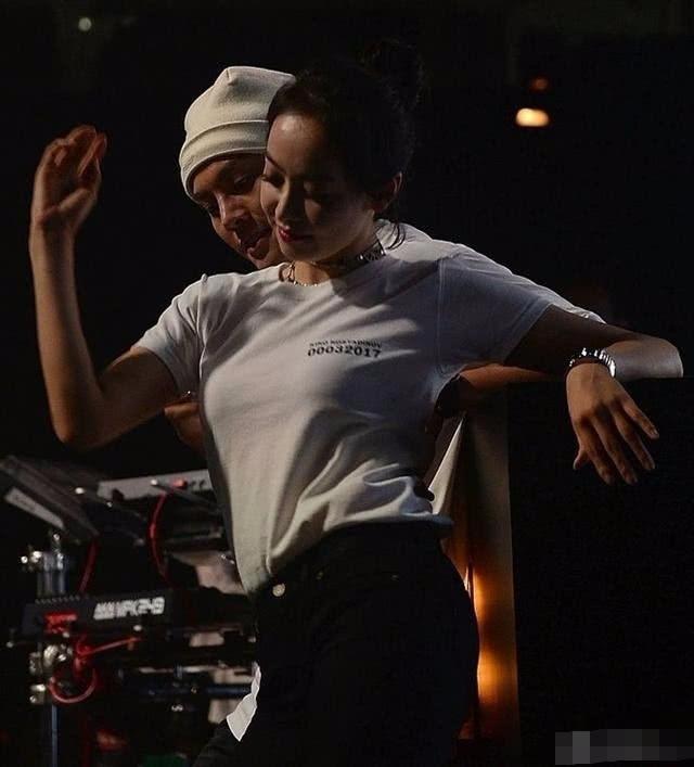 宋茜和陈伟霆大玩贴身热舞,你们两个真的不考虑在一起吗?