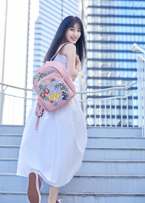 张钧甯真的好帅一女的，黑色系穿搭帅气又性感，人间尤物