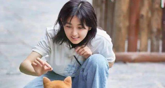 张子枫在《向往的生活》很多余?沉闷无综艺感,易烊千玺也经历过