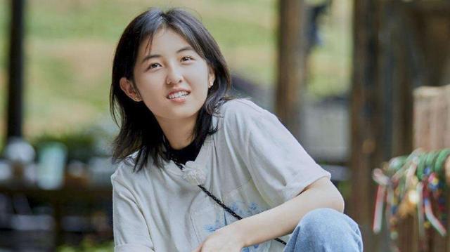 张子枫在《向往的生活》很多余?沉闷无综艺感,易烊千玺也经历过