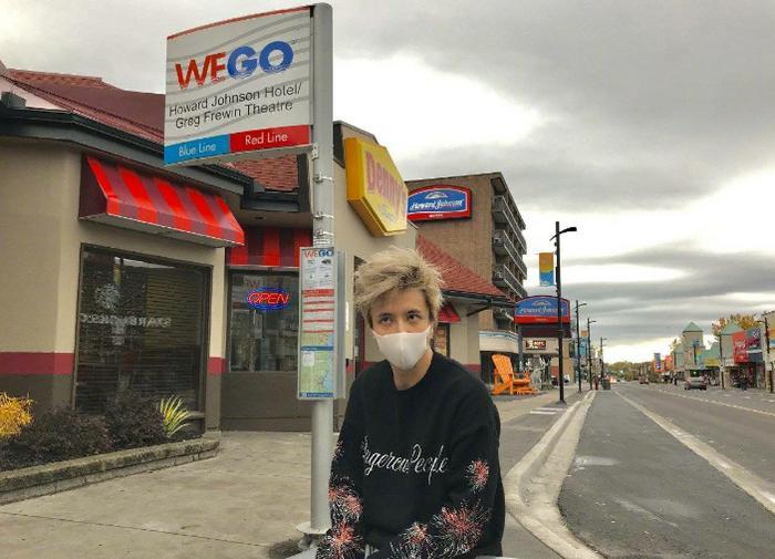 薛之谦发9宫格福利,发型一言难尽,被评像奥特曼