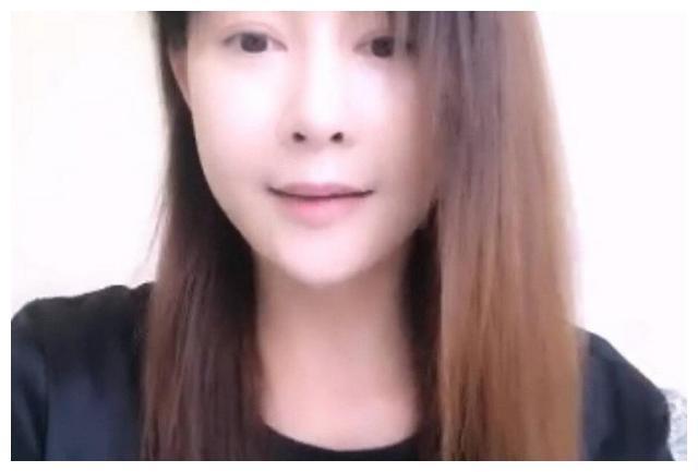 张檬再度整容变毁容，鼻孔朝天双眼皮吓人，脸部僵硬！