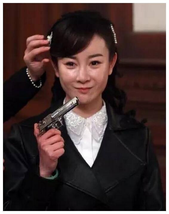 张檬再度整容变毁容，鼻孔朝天双眼皮吓人，脸部僵硬！