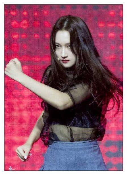 韩国女星撞脸关晓彤，五官身材都一样，网友：鹿晗能认出来？