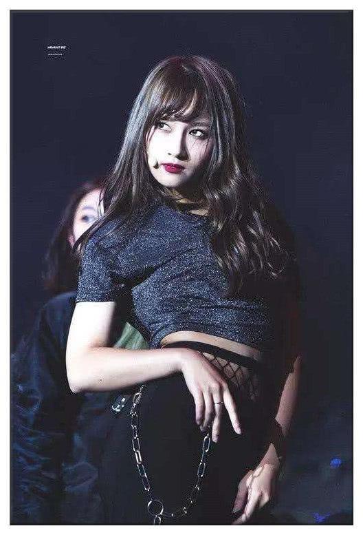 韩国女星撞脸关晓彤，五官身材都一样，网友：鹿晗能认出来？