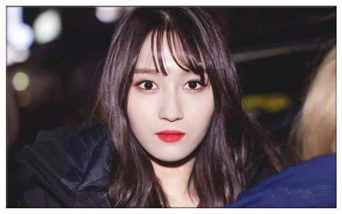 韩国女星撞脸关晓彤，五官身材都一样，网友：鹿晗能认出来？