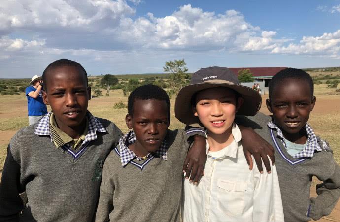 张智霖一家三口非洲旅行，魔童正面照曝光，眉清目秀颜值逆天