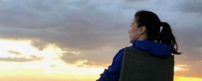 张智霖一家三口非洲旅行，魔童正面照曝光，眉清目秀颜值逆天