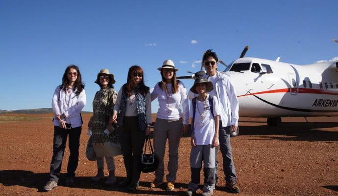 张智霖一家三口非洲旅行，魔童正面照曝光，眉清目秀颜值逆天