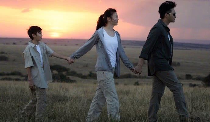 张智霖一家三口非洲旅行，魔童正面照曝光，眉清目秀颜值逆天