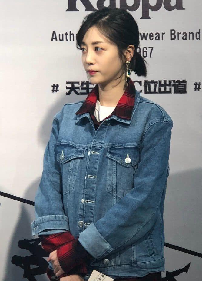 李溪芮离开精修后,厌世脸优势很明显,但这腿却配不上腿精之称