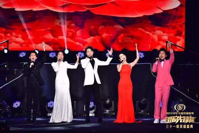音乐先锋榜31载荣耀盛典,用微光点燃璀璨