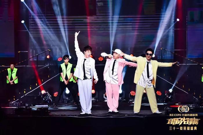 音乐先锋榜31载荣耀盛典,用微光点燃璀璨