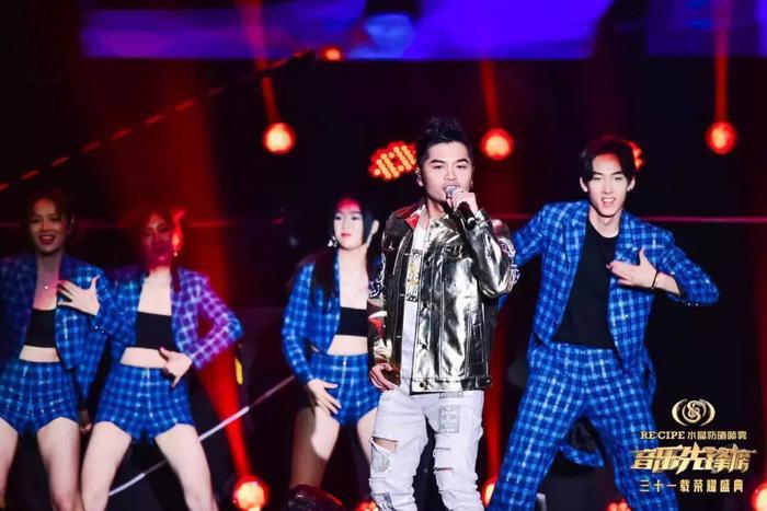 音乐先锋榜31载荣耀盛典,用微光点燃璀璨