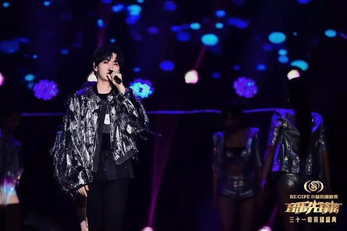 音乐先锋榜31载荣耀盛典,用微光点燃璀璨
