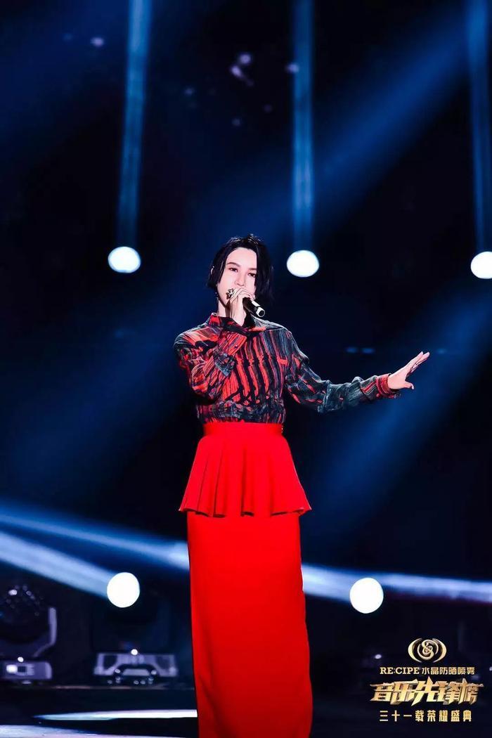 音乐先锋榜31载荣耀盛典,用微光点燃璀璨