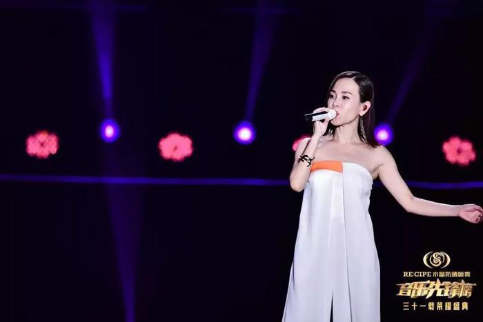 音乐先锋榜31载荣耀盛典,用微光点燃璀璨