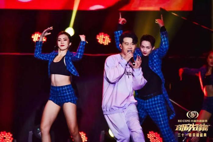 音乐先锋榜31载荣耀盛典,用微光点燃璀璨
