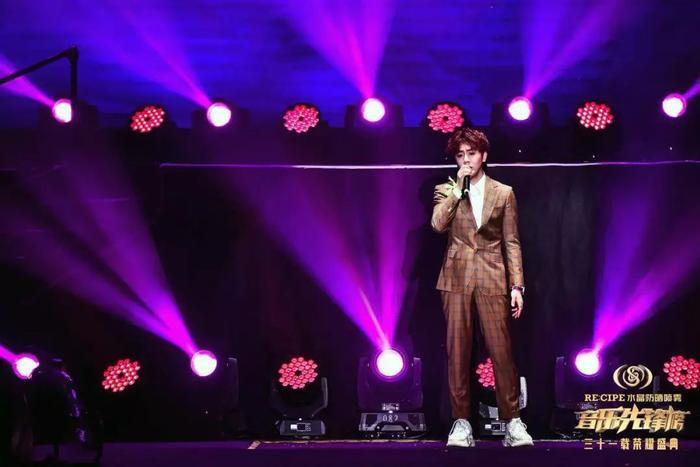 音乐先锋榜31载荣耀盛典,用微光点燃璀璨