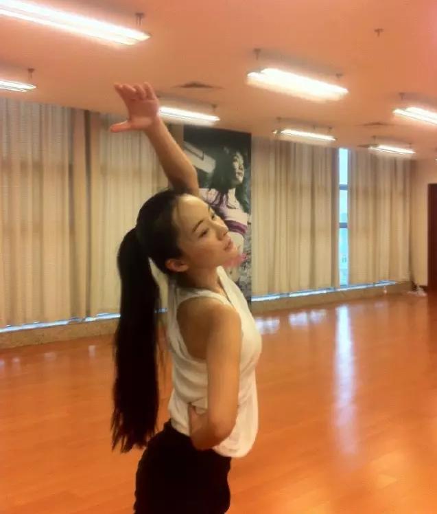 39岁的霍思燕,生完孩子毅力惊人!从160斤瘦到92斤,大妈变少女