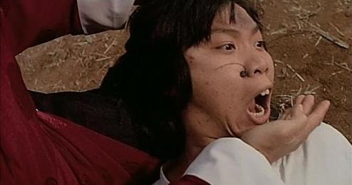 他们是亲兄弟,哥哥成著名导演,弟弟却不温不火,如今隐退幕后