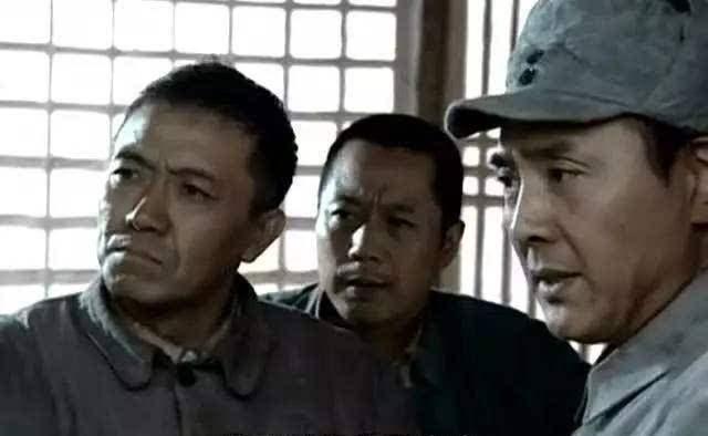 《亮剑》中,李云龙的旅长是谁?陈赓还是刘伯承?